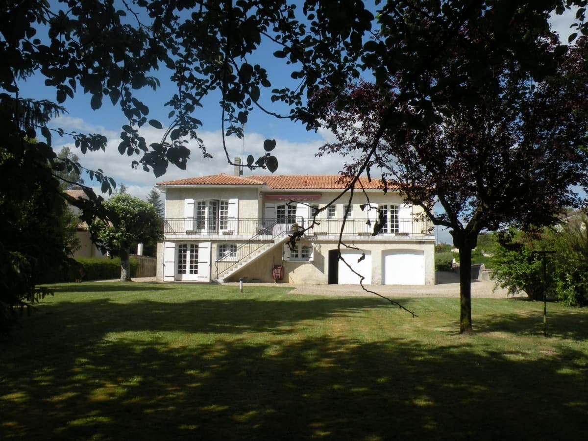 RES. LES FRUGERES