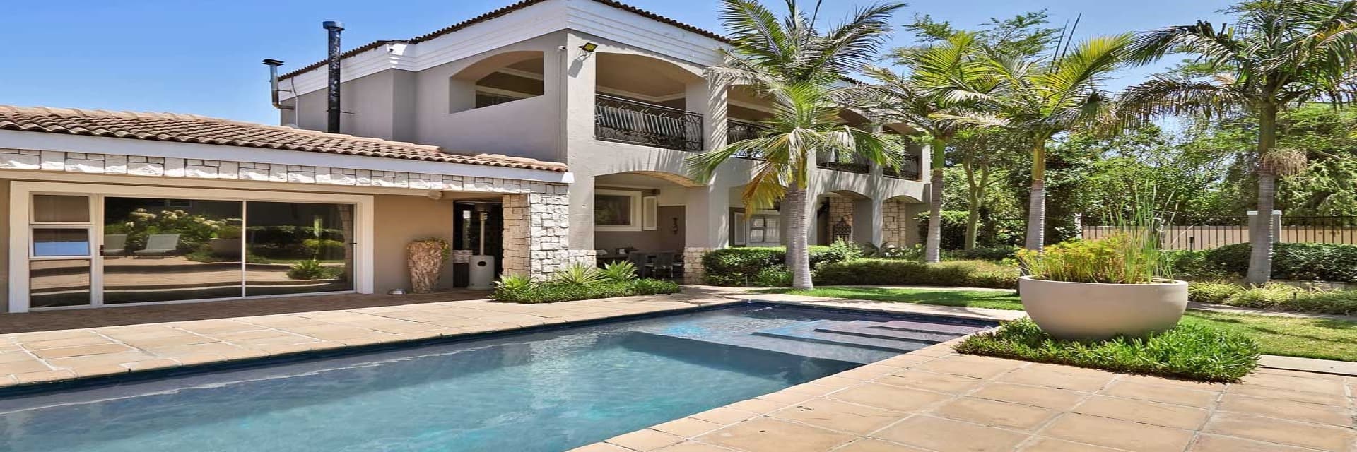 African Palm Cottage and Guesthouse