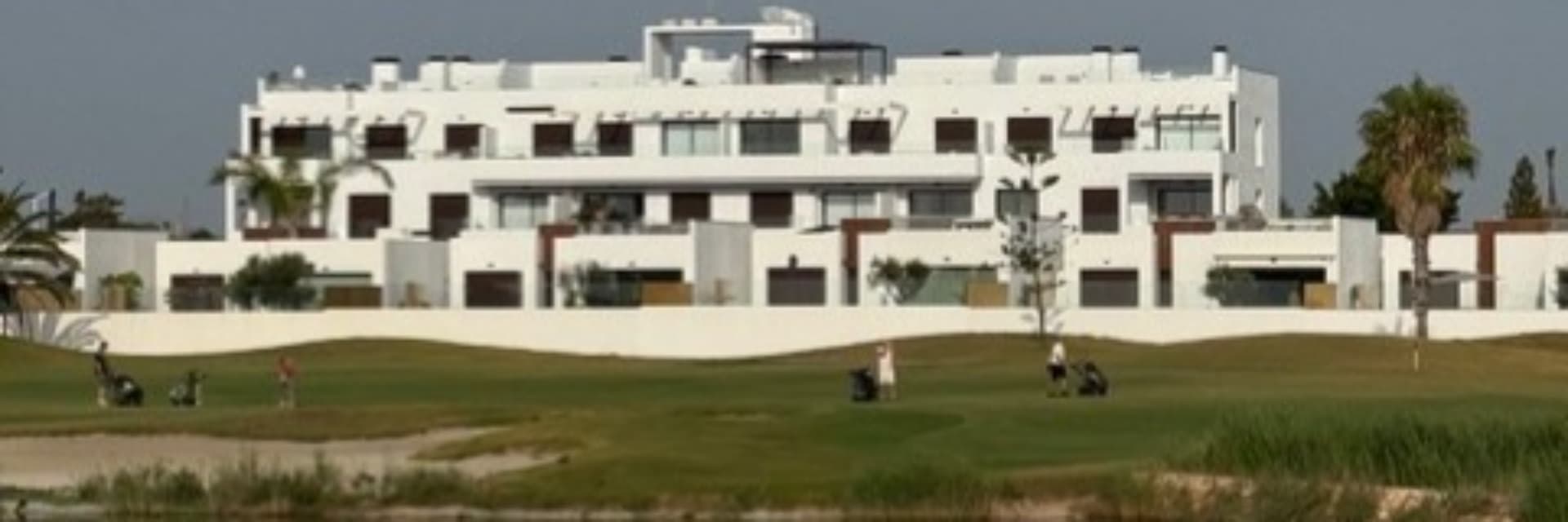 Modern appartement met golfzicht en parking